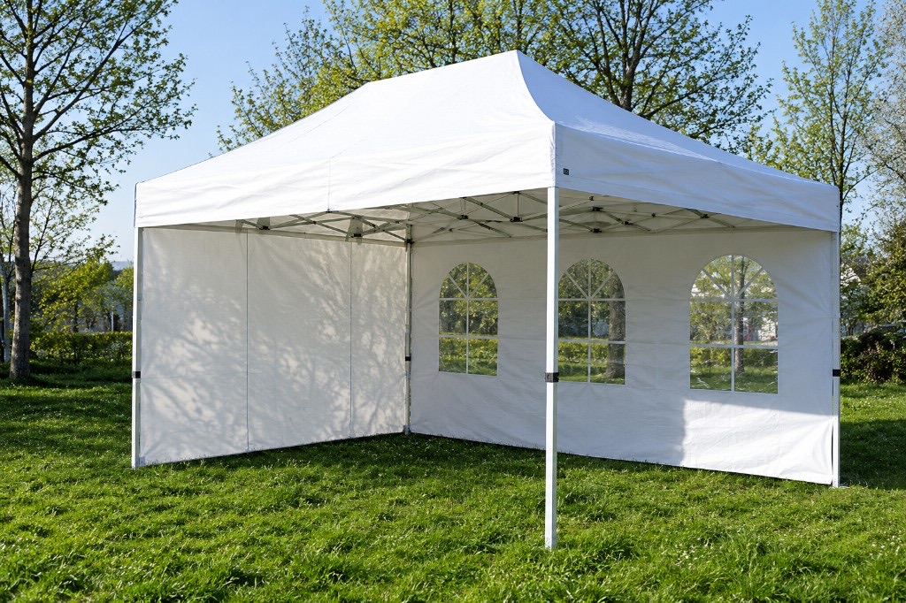 Weißes Faltzelt 3 × 4,5 m