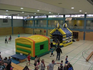 Hüpfburg auf dem Vereinsgelände